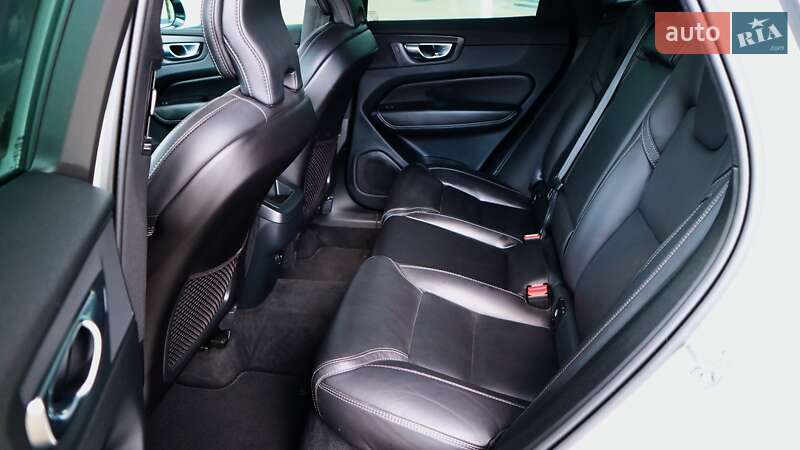 Внедорожник / Кроссовер Volvo XC60 2022 в Киеве