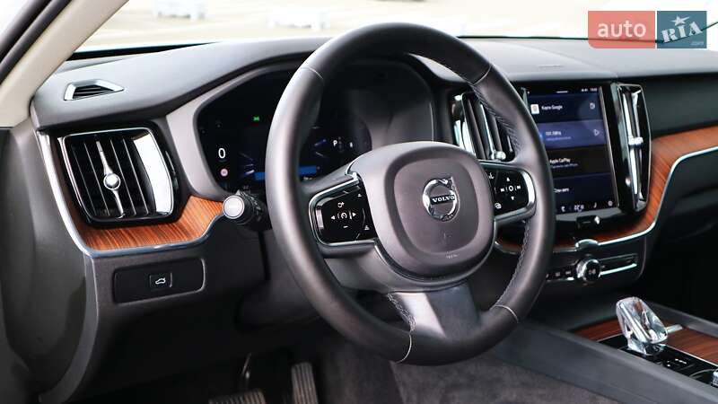 Внедорожник / Кроссовер Volvo XC60 2022 в Киеве