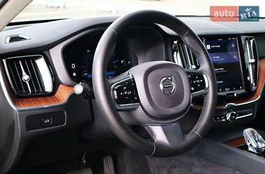 Внедорожник / Кроссовер Volvo XC60 2022 в 
