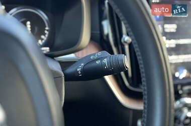 Позашляховик / Кросовер Volvo XC60 2019 в 