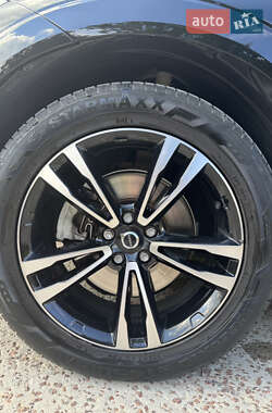 Внедорожник / Кроссовер Volvo XC60 2020 в 