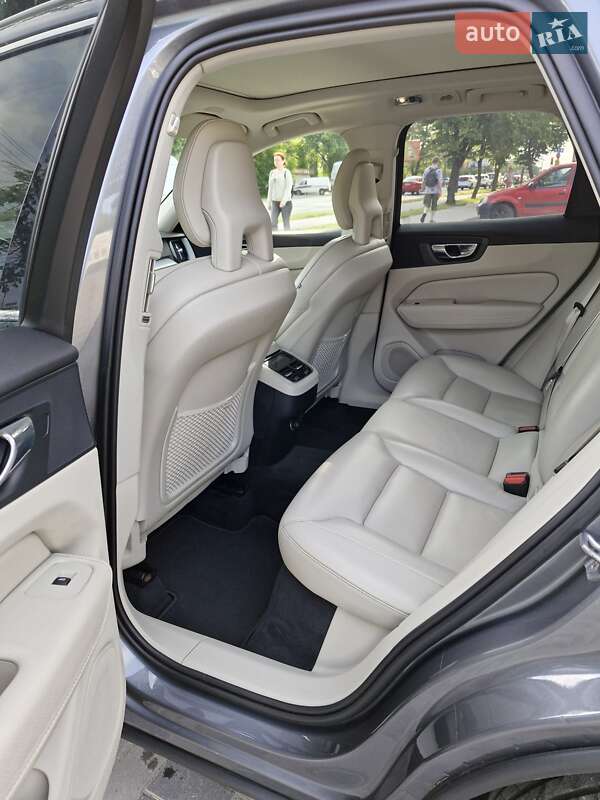 Внедорожник / Кроссовер Volvo XC60 2017 в Хмельницком