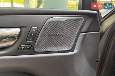 Внедорожник / Кроссовер Volvo XC60 2019 в 
