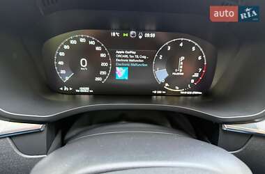 Внедорожник / Кроссовер Volvo XC60 2019 в 