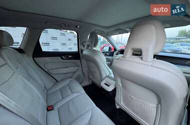 Внедорожник / Кроссовер Volvo XC60 2018 в 