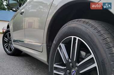 Внедорожник / Кроссовер Volvo XC60 2016 в 