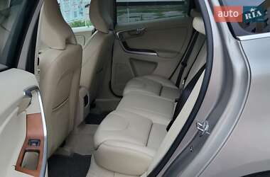 Внедорожник / Кроссовер Volvo XC60 2016 в 