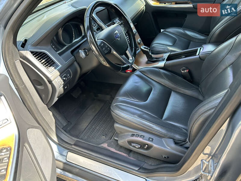 Внедорожник / Кроссовер Volvo XC60 2016 в Полтаве