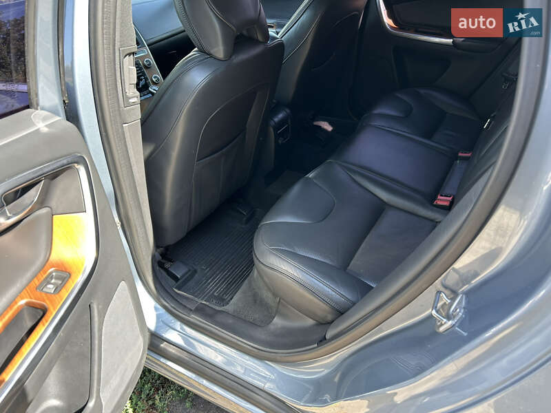 Внедорожник / Кроссовер Volvo XC60 2016 в Полтаве