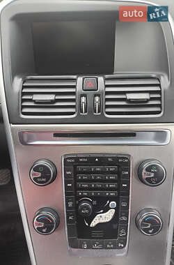 Внедорожник / Кроссовер Volvo XC60 2011 в 