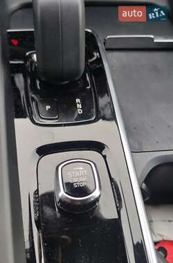 Внедорожник / Кроссовер Volvo XC60 2022 в 