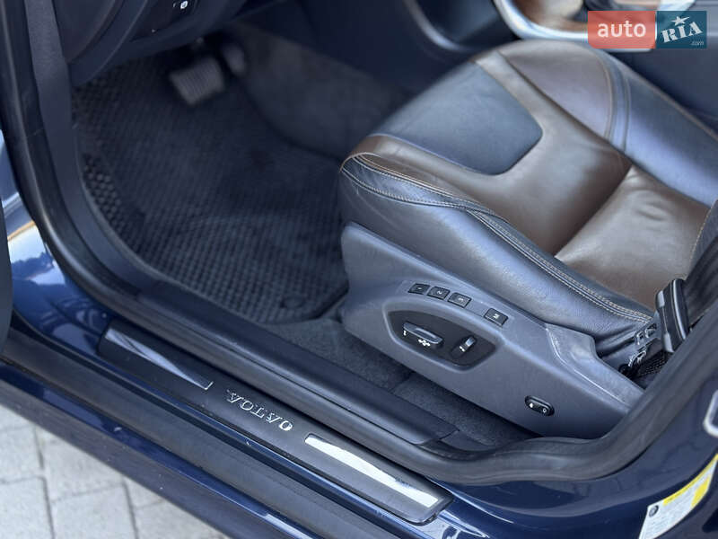 Внедорожник / Кроссовер Volvo XC60 2015 в Сарнах