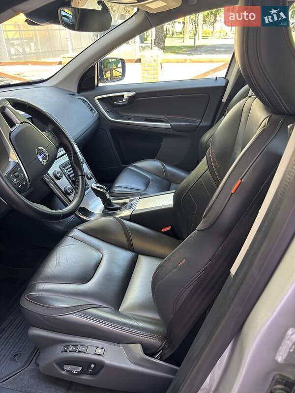 Внедорожник / Кроссовер Volvo XC60 2016 в Киеве