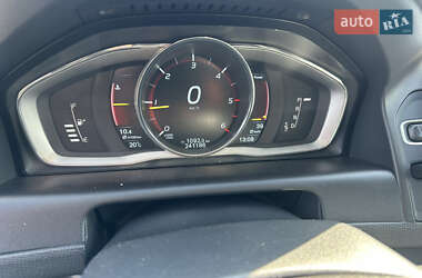 Внедорожник / Кроссовер Volvo XC60 2015 в 