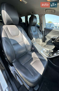 Внедорожник / Кроссовер Volvo XC60 2015 в 
