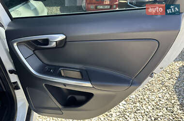 Внедорожник / Кроссовер Volvo XC60 2015 в 