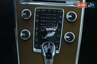 Внедорожник / Кроссовер Volvo XC60 2017 в 