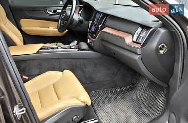 Внедорожник / Кроссовер Volvo XC60 2023 в 