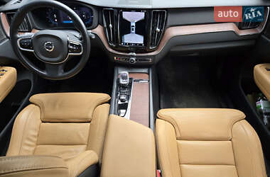 Внедорожник / Кроссовер Volvo XC60 2023 в 
