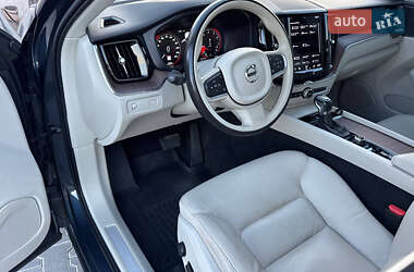 Внедорожник / Кроссовер Volvo XC60 2020 в 