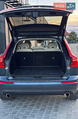 Внедорожник / Кроссовер Volvo XC60 2020 в 