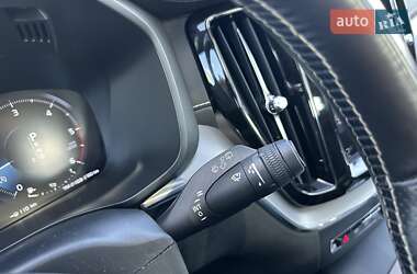 Внедорожник / Кроссовер Volvo XC60 2018 в 