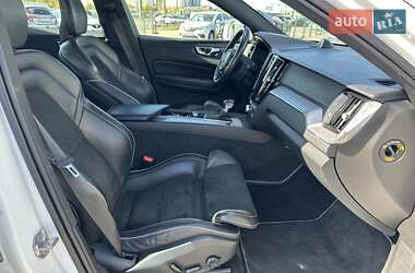 Внедорожник / Кроссовер Volvo XC60 2018 в 