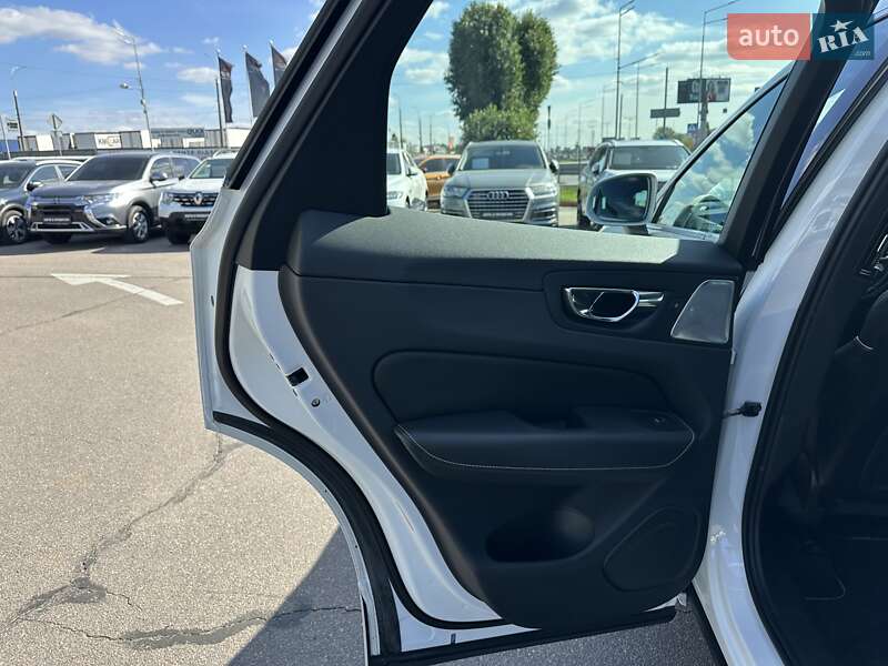 Внедорожник / Кроссовер Volvo XC60 2018 в Киеве