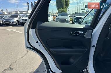 Внедорожник / Кроссовер Volvo XC60 2018 в 