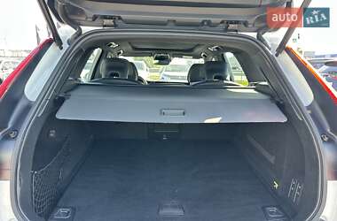 Внедорожник / Кроссовер Volvo XC60 2018 в 