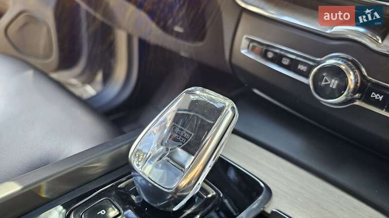 Внедорожник / Кроссовер Volvo XC60 2021 в Чернигове