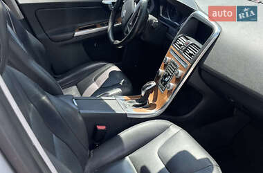 Внедорожник / Кроссовер Volvo XC60 2016 в 