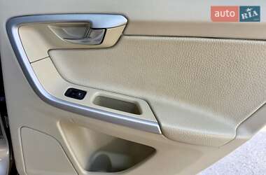 Внедорожник / Кроссовер Volvo XC60 2012 в 