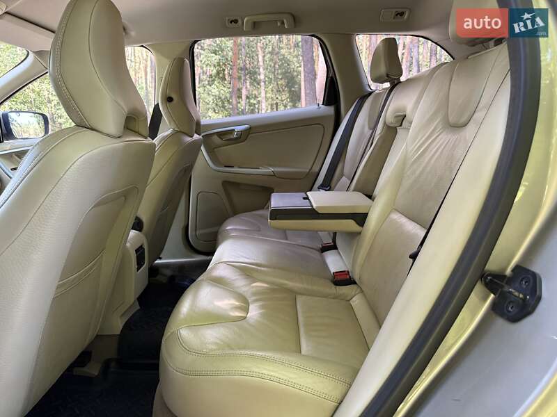 Внедорожник / Кроссовер Volvo XC60 2012 в Киеве