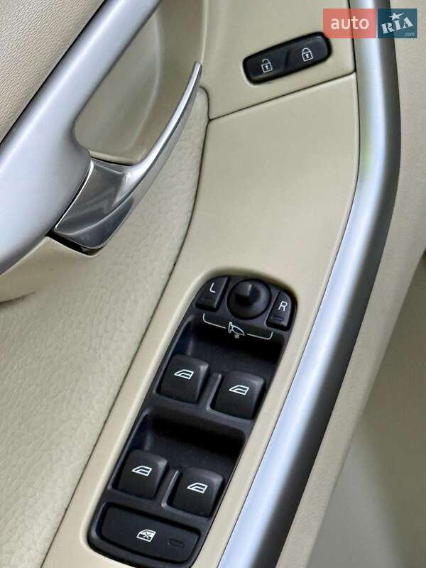 Внедорожник / Кроссовер Volvo XC60 2012 в Киеве