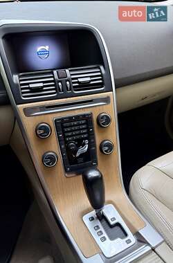 Внедорожник / Кроссовер Volvo XC60 2012 в 