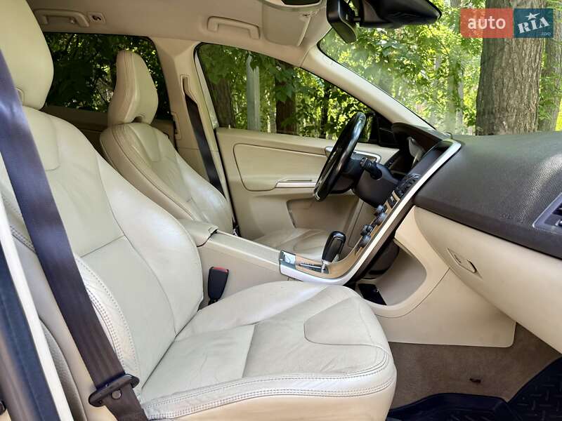 Внедорожник / Кроссовер Volvo XC60 2012 в Киеве