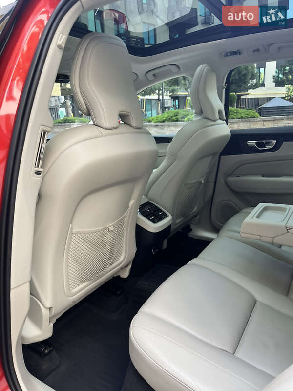 Внедорожник / Кроссовер Volvo XC60 2018 в Киеве