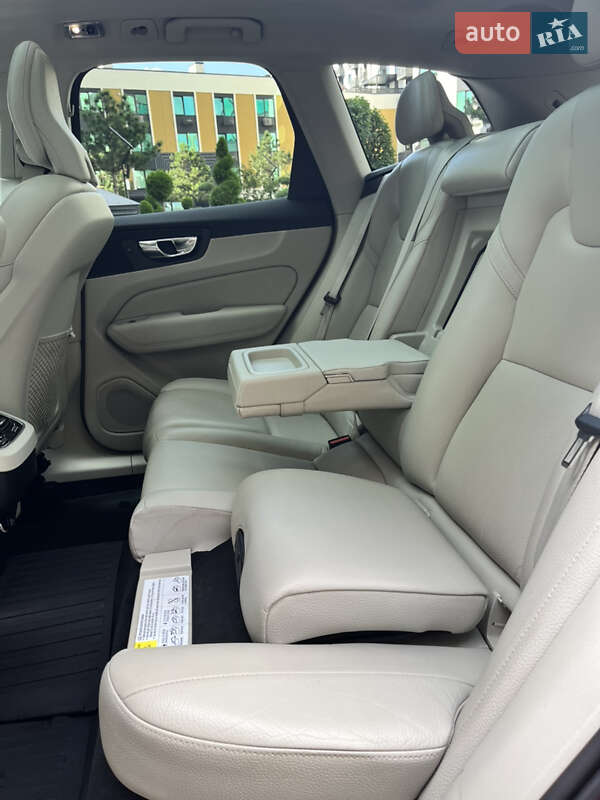 Внедорожник / Кроссовер Volvo XC60 2018 в Киеве