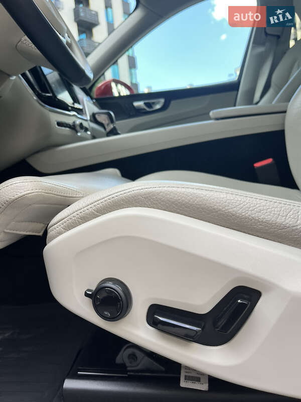 Внедорожник / Кроссовер Volvo XC60 2018 в Киеве