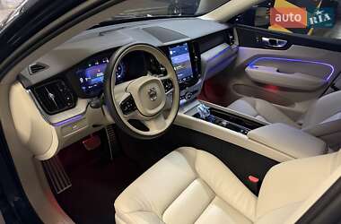 Позашляховик / Кросовер Volvo XC60 2023 в 