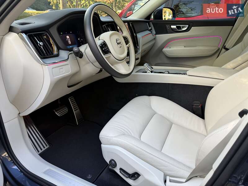 Внедорожник / Кроссовер Volvo XC60 2023 в Киеве
