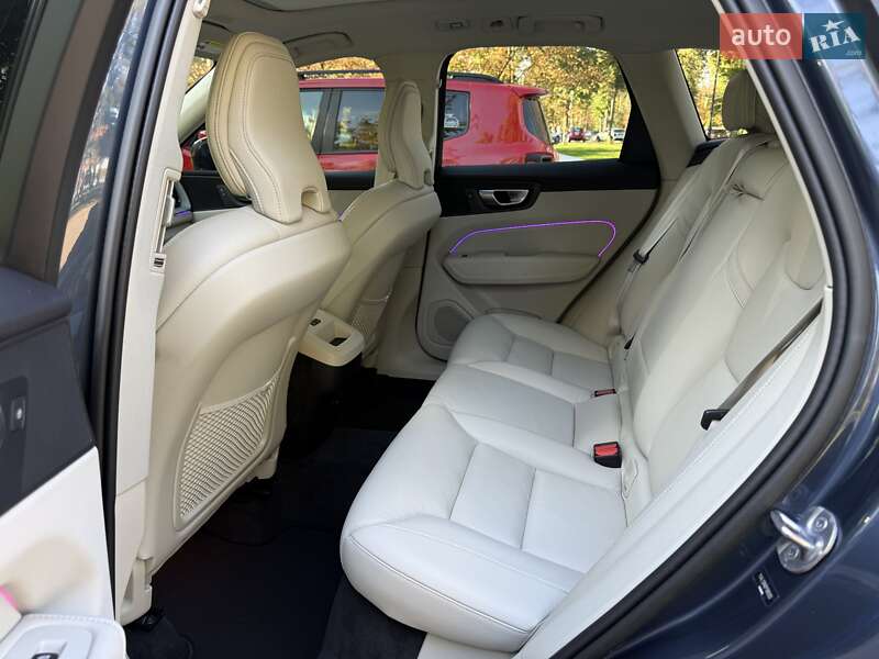Внедорожник / Кроссовер Volvo XC60 2023 в Киеве