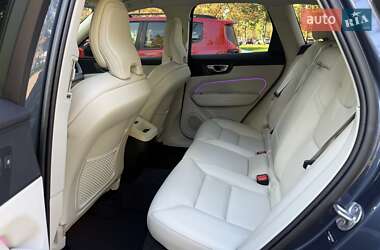 Позашляховик / Кросовер Volvo XC60 2023 в 