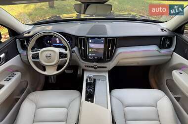 Позашляховик / Кросовер Volvo XC60 2023 в 