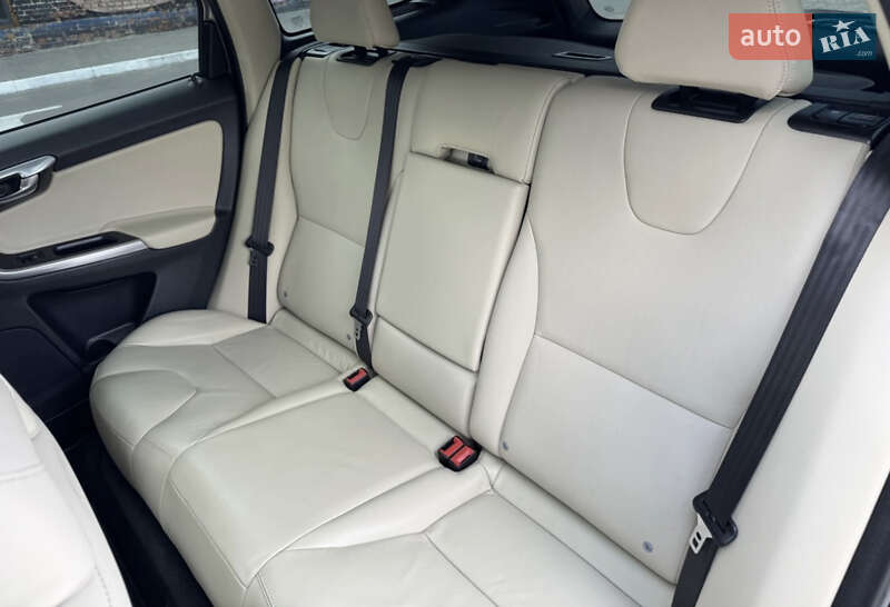 Внедорожник / Кроссовер Volvo XC60 2015 в Киеве