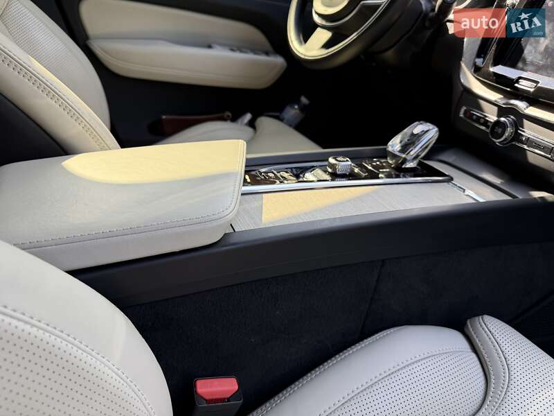 Внедорожник / Кроссовер Volvo XC60 2020 в Днепре