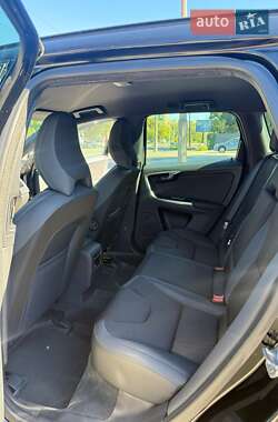 Внедорожник / Кроссовер Volvo XC60 2013 в 