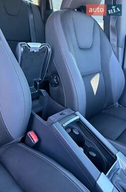 Внедорожник / Кроссовер Volvo XC60 2013 в 