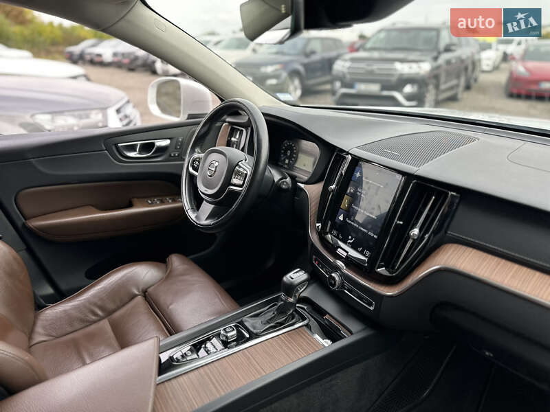 Внедорожник / Кроссовер Volvo XC60 2018 в Ровно